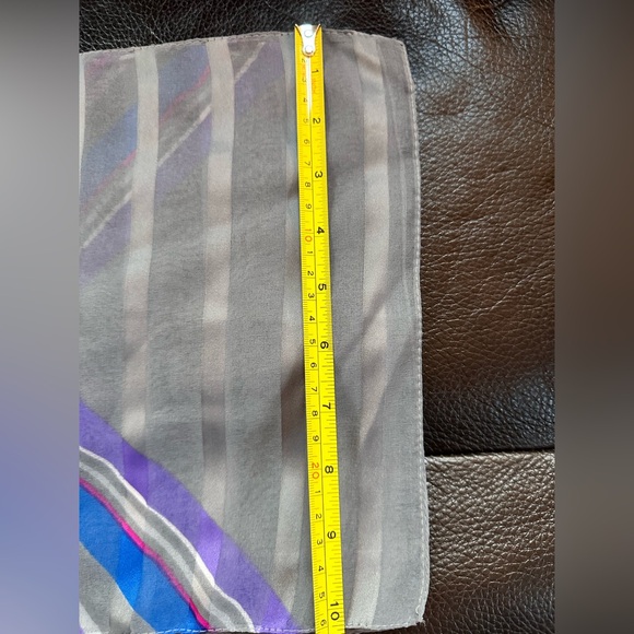 Vintage gorgeous sheer 1980s scarf in shades of purple, blue and silver ￼ - Picture 7 of 7